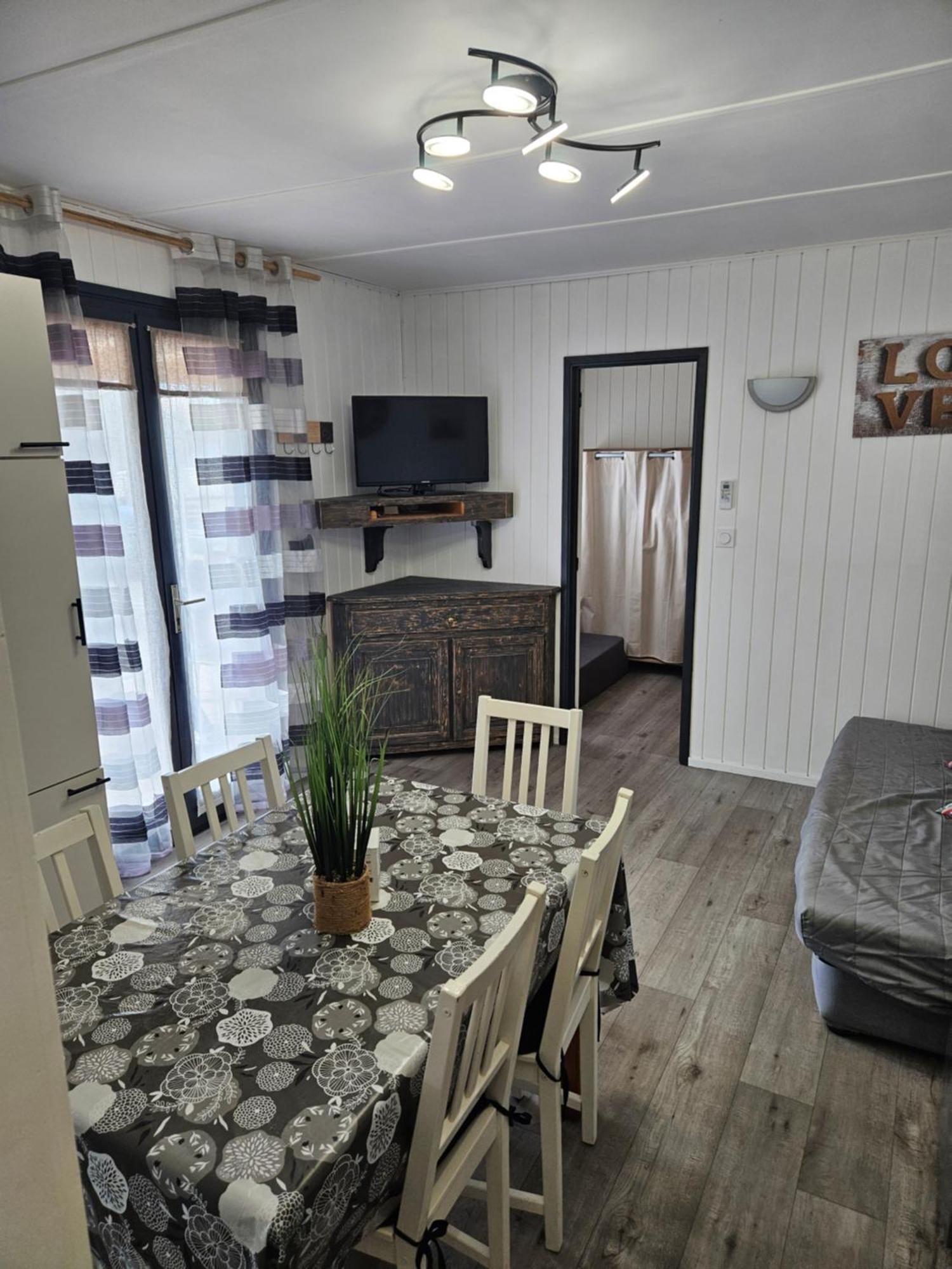 Holiday home Maisonnette 4/6p. Piscines Toboggans Et 200m